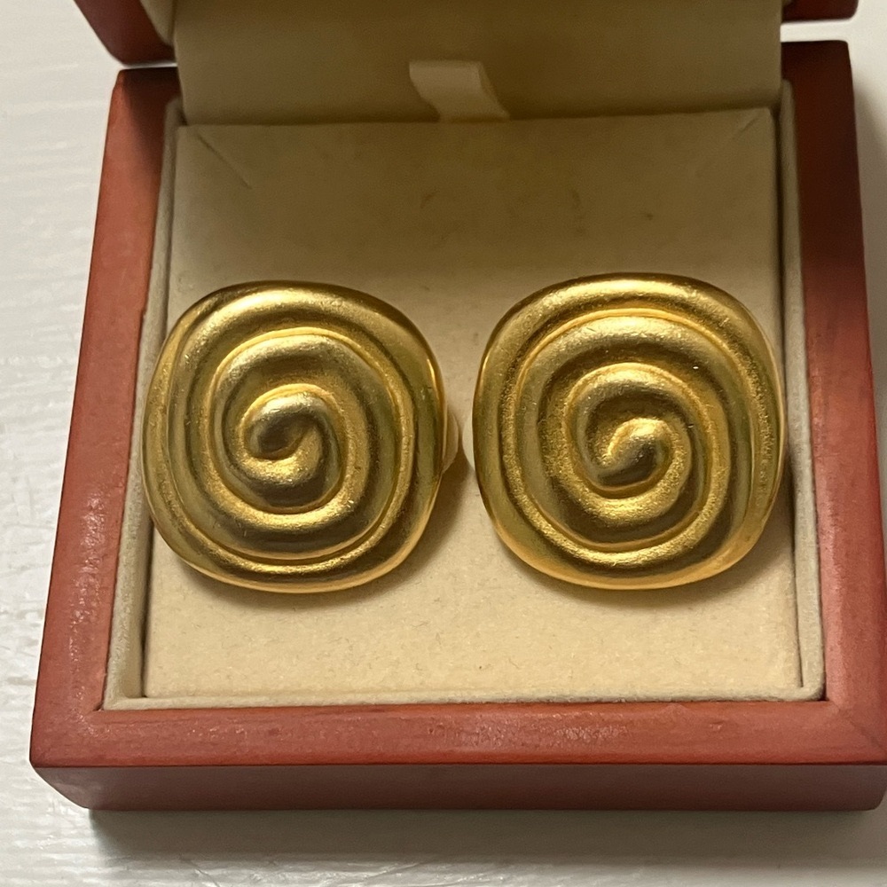 Chunky Gold Spiral Clip Earrings. 8o’s vintage.